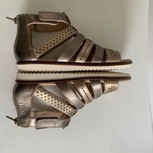 Clark’s Leather Sandals  size 6 1/2 medium.